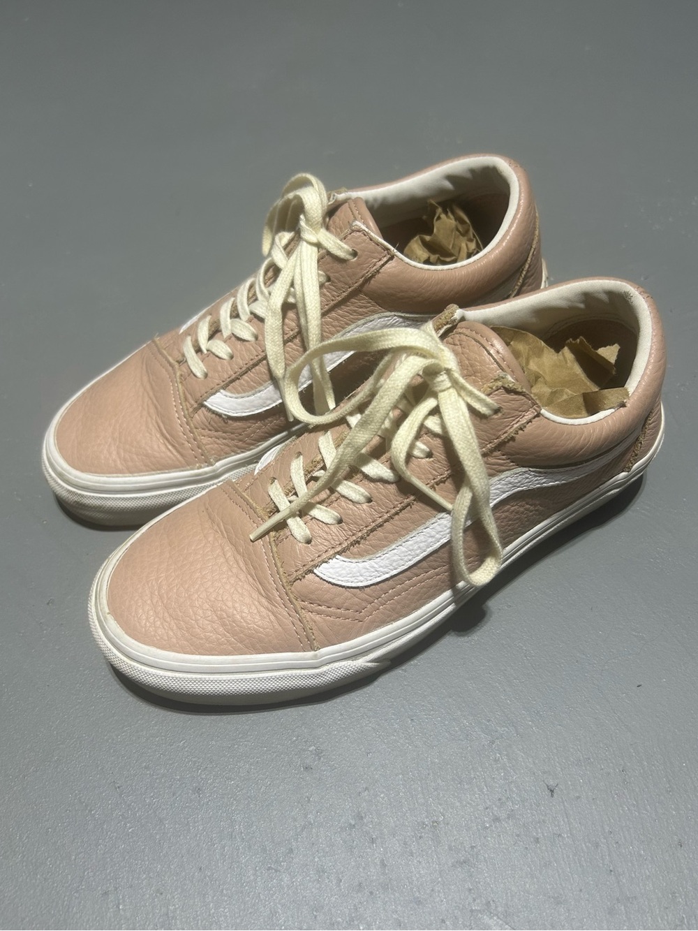 Vans Muted Pink / Peachy Leather Shoes (Women’s Size 7)
